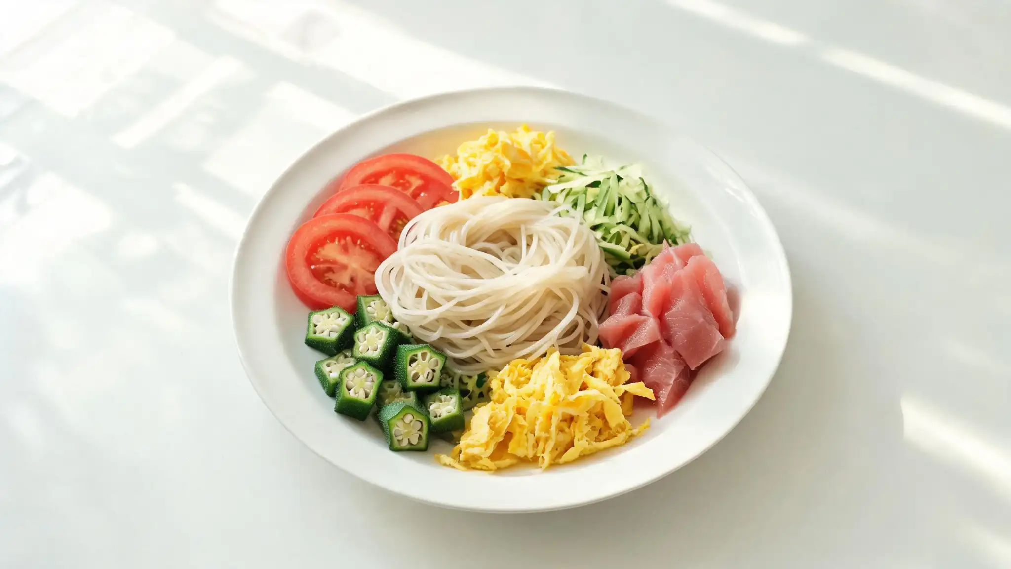 トマトツナそうめんの盛り付け写真