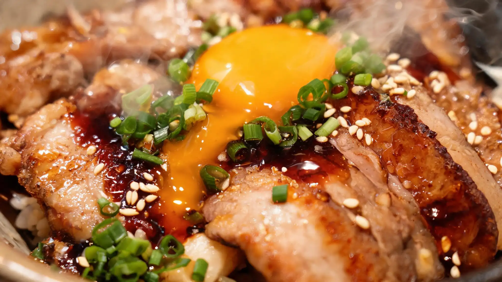 和風ガッツリ飯の具材と盛り付け